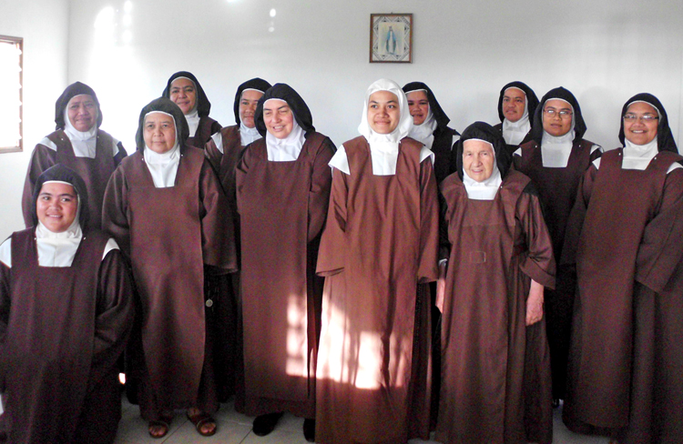 0816 Carmelite sisters in W